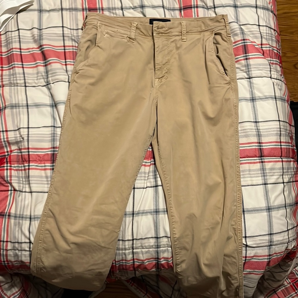 31 x 32 American Eagle NE(X)T Level Flex Original Straight Khakis
